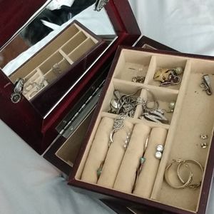 Jewelry box